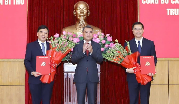 Công bố quyết định của Bộ Chính trị về công tác cán bộ tại Thanh Hóa- Ảnh 1. Công bố quyết định của Bộ Chính trị về công tác cán bộ tại Thanh Hóa- Ảnh 1.