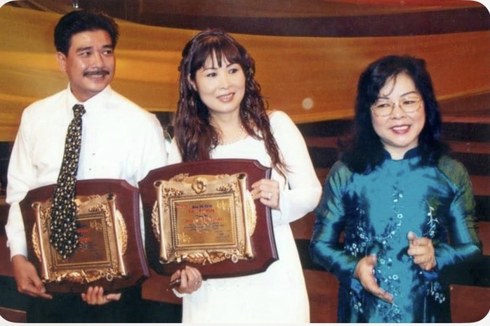 Nghệ sĩ tiếc thương Nhà báo Nguyễn Thị Hằng Nga – "Nữ thuyền trưởng" tận tụy với giải Mai Vàng - Ảnh 1.
