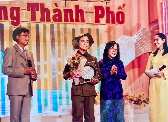 Nghệ sĩ tiếc thương Nhà báo Nguyễn Thị Hằng Nga – "Nữ thuyền trưởng" tận tụy với giải Mai Vàng - Ảnh 3.