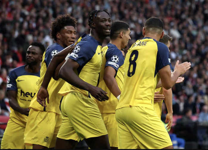 Qarabag ngược dòng hạ Benfica, "tân binh" Union Saint-Gilloise tạo địa chấn Champions League- Ảnh 2. Qarabag ngược dòng hạ Benfica, "tân binh" Union Saint-Gilloise tạo địa chấn Champions League- Ảnh 2.