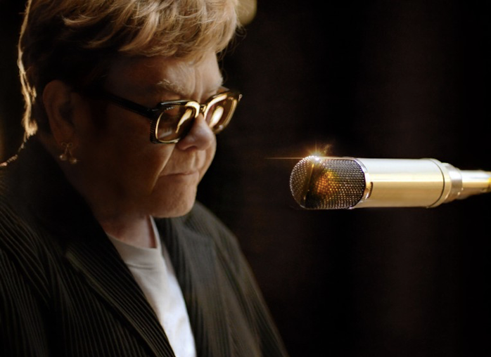 Danh ca Elton John tiết lộ mối liên kết sâu sắc và bền vững với vàng- Ảnh 1.