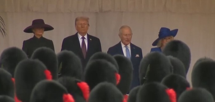 Anh bắn 41 phát đại bác chào đón Tổng thống Mỹ Donald Trump - Ảnh 1.