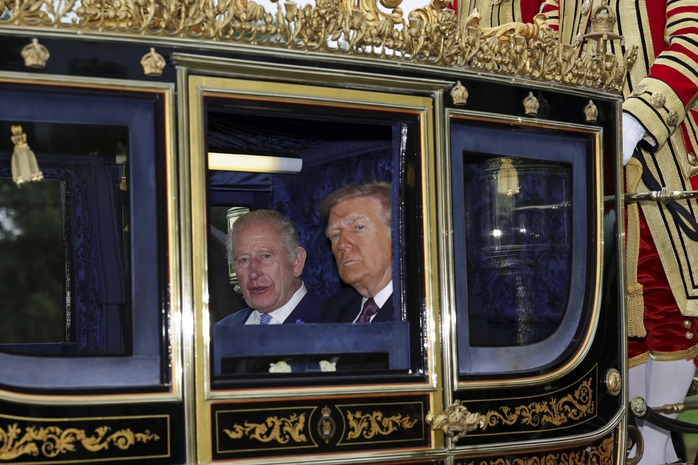 Anh bắn 41 phát đại bác chào đón Tổng thống Mỹ Donald Trump - Ảnh 3.