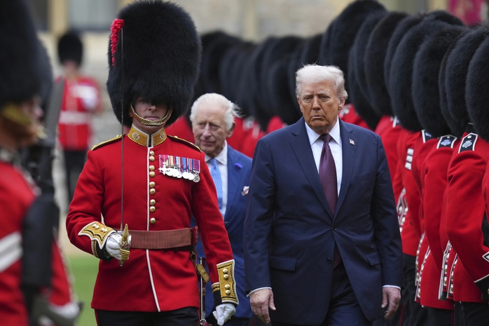 Anh bắn 41 phát đại bác chào đón Tổng thống Mỹ Donald Trump - Ảnh 2.
