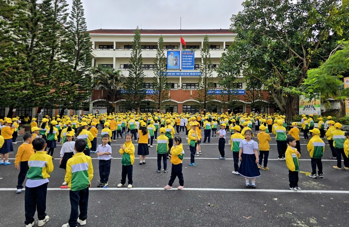 Ai cung cấp thực phẩm bị tố "bẩn" vào trường tiểu học ở Đà Lạt?- Ảnh 1.