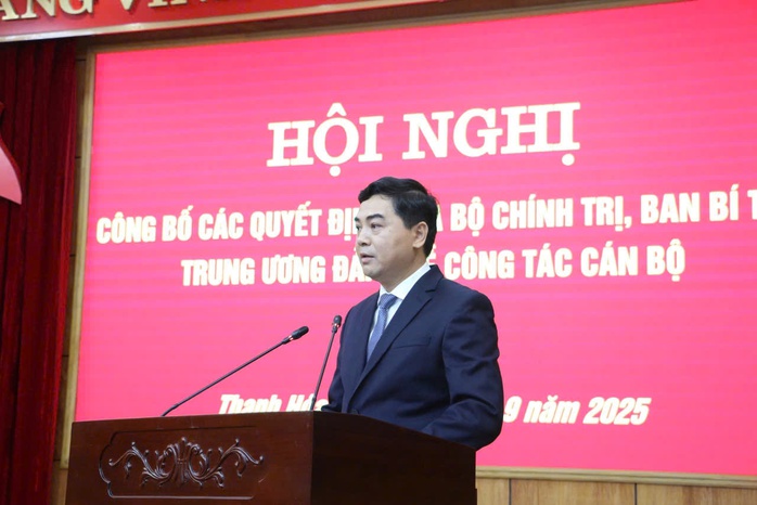 Công bố quyết định của Bộ Chính trị về công tác cán bộ tại Thanh Hóa- Ảnh 4. Công bố quyết định của Bộ Chính trị về công tác cán bộ tại Thanh Hóa- Ảnh 4.
