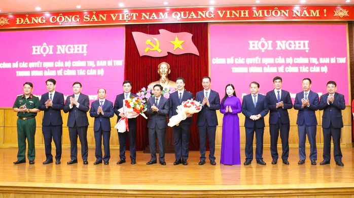 Công bố quyết định của Bộ Chính trị về công tác cán bộ tại Thanh Hóa- Ảnh 3. Công bố quyết định của Bộ Chính trị về công tác cán bộ tại Thanh Hóa- Ảnh 3.