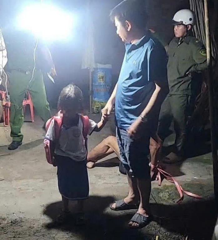 Điều tra vụ bé gái 6 tuổi bị người lạ chở vào vườn mãng cầu ở Tây Ninh - Ảnh 1.