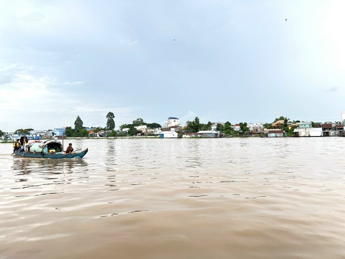 Chuyên gia cảnh báo "nóng" về nguy cơ cho ĐBSCL khi "lũ chồng lũ"- Ảnh 1.