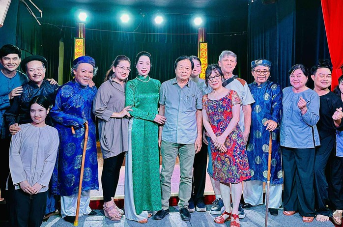 Nghệ sĩ hài Phương Bình trở lại sân khấu với "Vụ án trộm trứng gà" - Ảnh 4.