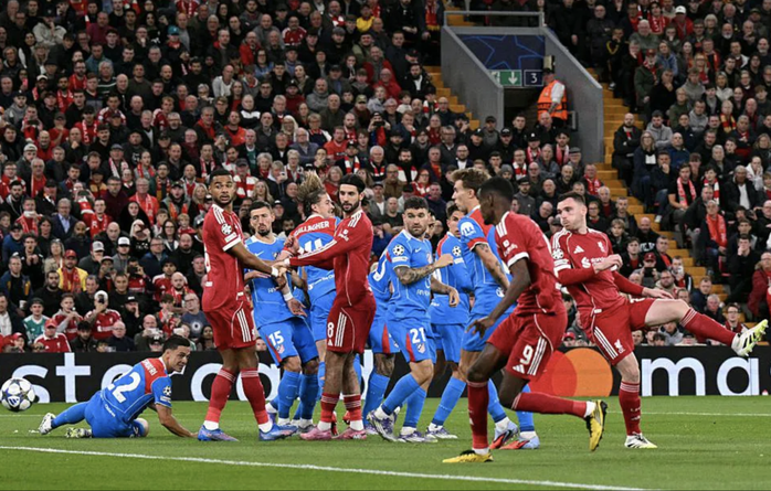 Nghẹt thở bàn quyết định phút 90+2, Liverpool thoát hiểm tại sân nhà Anfield - Ảnh 2.