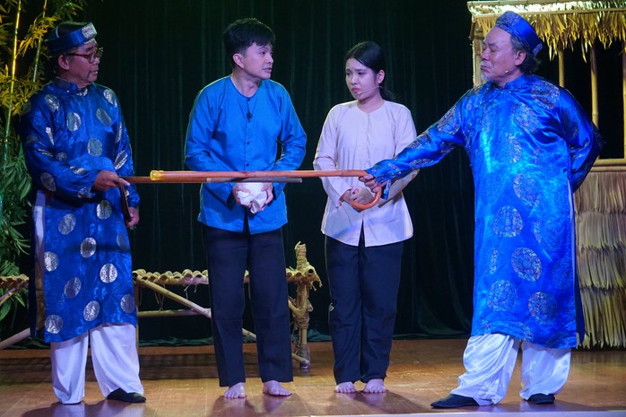 Nghệ sĩ hài Phương Bình trở lại sân khấu với "Vụ án trộm trứng gà" - Ảnh 3.