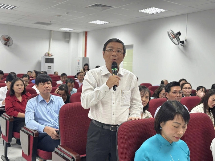 Học sinh sẽ hạn chế dùng điện thoại trong trường - Ảnh 1.