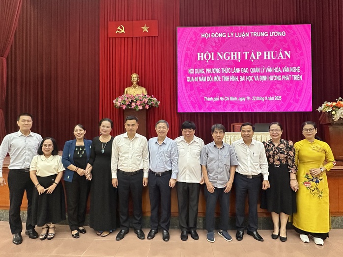 Phát triển văn hóa gắn với bản sắc- Ảnh 1. Phát triển văn hóa gắn với bản sắc- Ảnh 1.