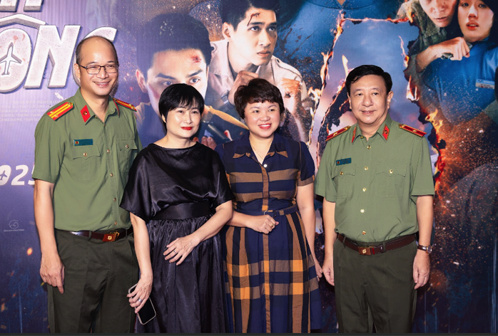 "Tử chiến trên không" hấp dẫn đến phút cuối cùng- Ảnh 2. "Tử chiến trên không" hấp dẫn đến phút cuối cùng- Ảnh 2.