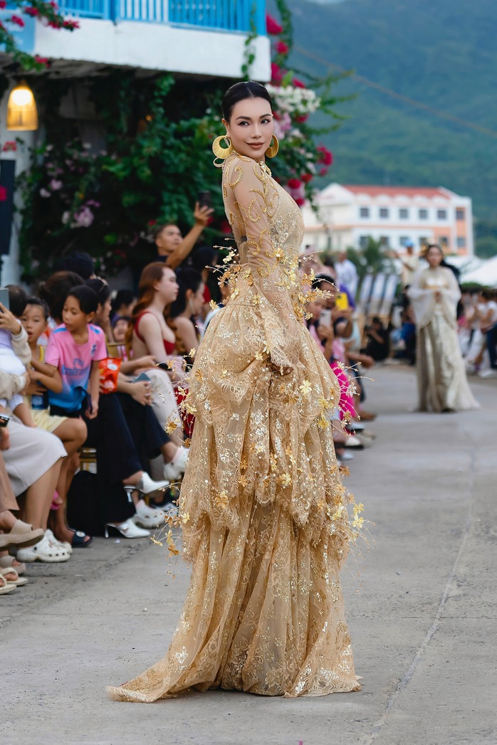 Trà Ngọc Hằng thần thái cuốn hút cùng con gái- Ảnh 7.