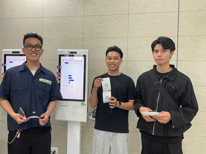 Thuận tiện hơn khi metro thí điểm bỏ vé giấy- Ảnh 6. Thuận tiện hơn khi metro thí điểm bỏ vé giấy- Ảnh 6.