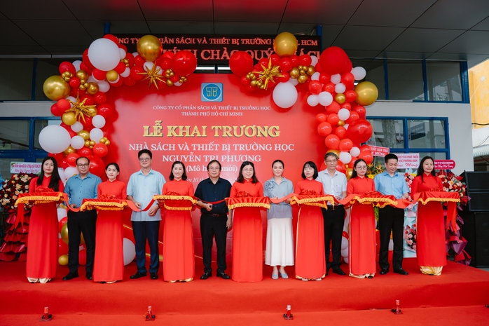 Khai trương Nhà sách và thiết bị trường học Nguyễn Tri Phương- Ảnh 1.