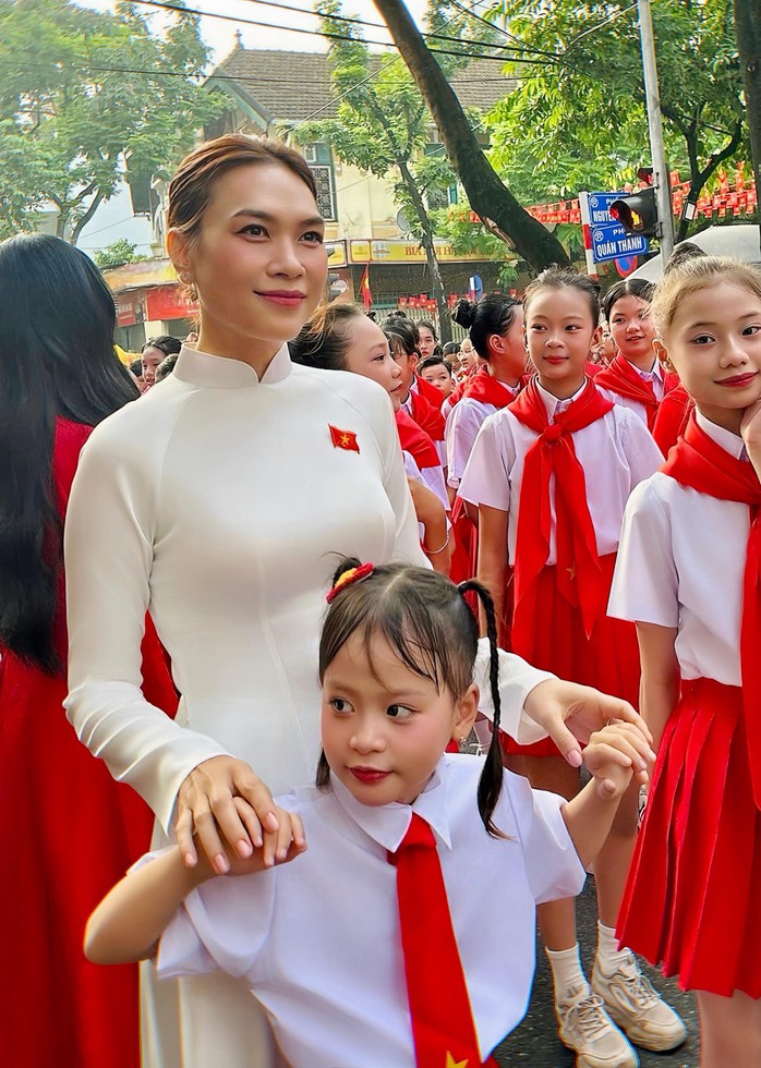 Mỹ Tâm gây bão - Ảnh 3.