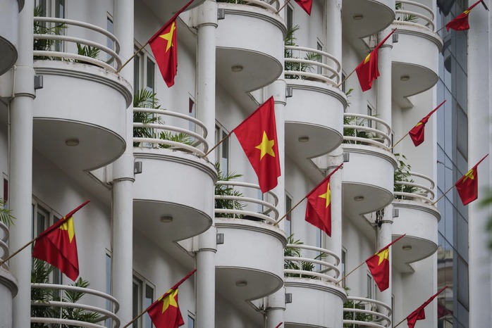Ban công Hà Nội rực rỡ cờ hoa qua ống kính hãng tin quốc tế- Ảnh 5. Ban công Hà Nội rực rỡ cờ hoa qua ống kính hãng tin quốc tế- Ảnh 5.