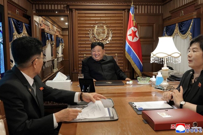 Ông Kim Jong Un đến Bắc Kinh bằng xe lửa bọc thép - Ảnh 1. Ông Kim Jong Un đến Bắc Kinh bằng xe lửa bọc thép - Ảnh 1.