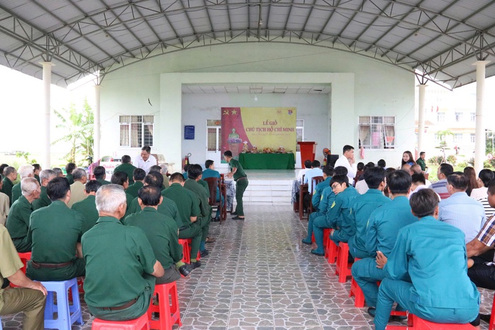 VIDEO: Ấm áp mâm cơm ở miền Tây tưởng nhớ Bác Hồ - Ảnh 2. VIDEO: Ấm áp mâm cơm ở miền Tây tưởng nhớ Bác Hồ - Ảnh 2.