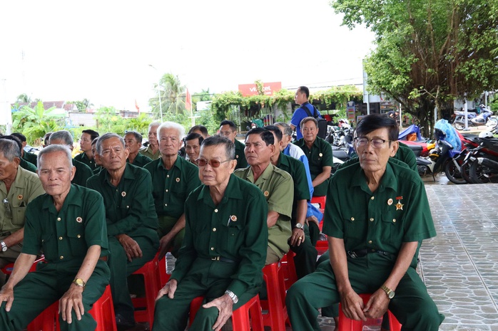 VIDEO: Ấm áp mâm cơm ở miền Tây tưởng nhớ Bác Hồ - Ảnh 5. VIDEO: Ấm áp mâm cơm ở miền Tây tưởng nhớ Bác Hồ - Ảnh 5.