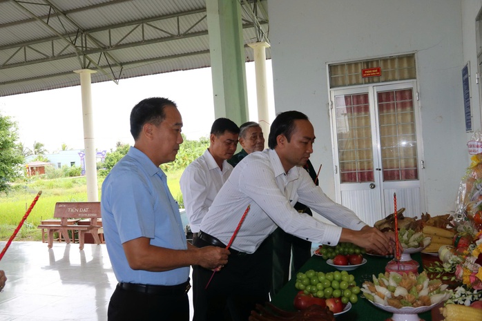 VIDEO: Ấm áp mâm cơm ở miền Tây tưởng nhớ Bác Hồ - Ảnh 7. VIDEO: Ấm áp mâm cơm ở miền Tây tưởng nhớ Bác Hồ - Ảnh 7.