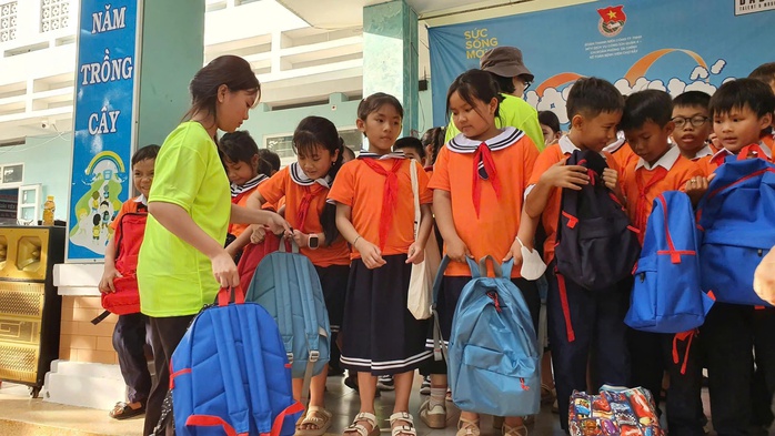 Gieo hạt mầm nhân ái - Ảnh 1.