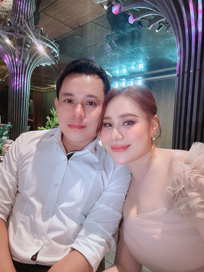 Vợ chồng Hồ Quang Hiếu nhận chúc phúc từ Quốc Trường, Nhật Kim Anh- Ảnh 4. Vợ chồng Hồ Quang Hiếu nhận chúc phúc từ Quốc Trường, Nhật Kim Anh- Ảnh 4.