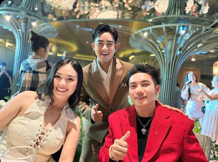 Vợ chồng Hồ Quang Hiếu nhận chúc phúc từ Quốc Trường, Nhật Kim Anh- Ảnh 6. Vợ chồng Hồ Quang Hiếu nhận chúc phúc từ Quốc Trường, Nhật Kim Anh- Ảnh 6.