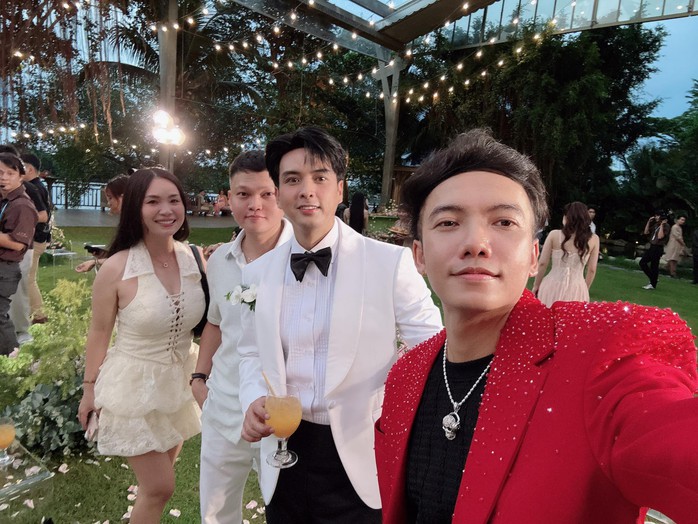 Vợ chồng Hồ Quang Hiếu nhận chúc phúc từ Quốc Trường, Nhật Kim Anh- Ảnh 5. Vợ chồng Hồ Quang Hiếu nhận chúc phúc từ Quốc Trường, Nhật Kim Anh- Ảnh 5.
