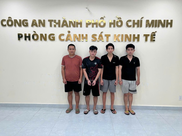 Công an TP HCM bắt nhóm làm giả một thương hiệu O.K - Ảnh 1.