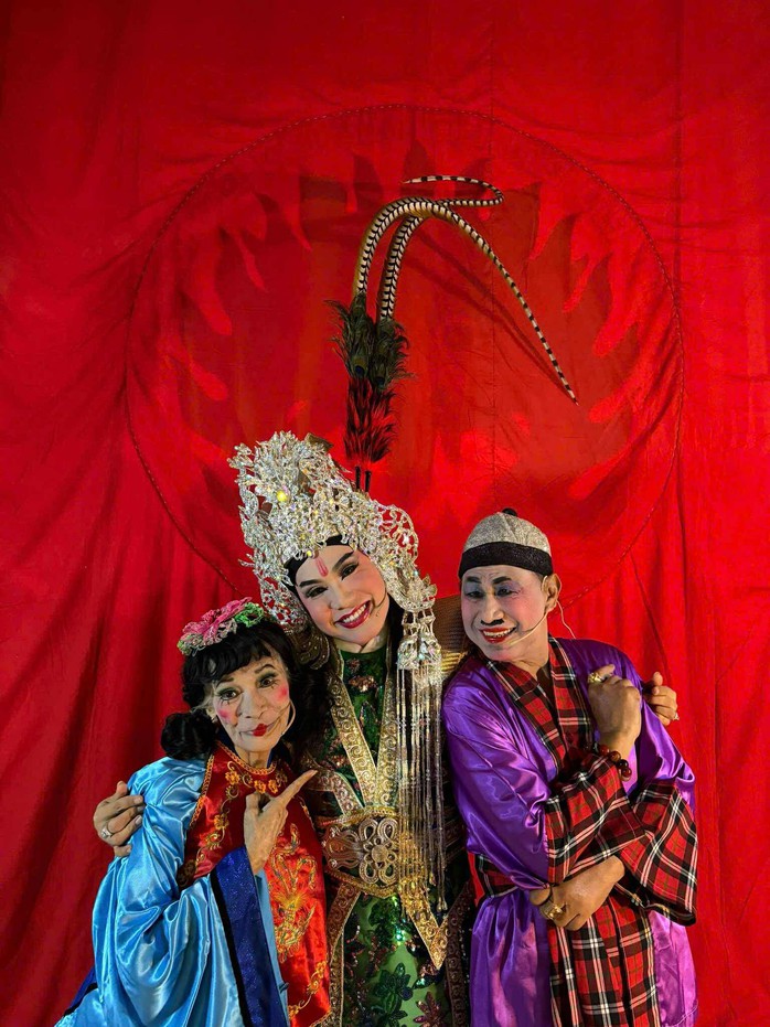 Nghệ sĩ Hoàng Thanh được NSND Lệ Thủy, NS Bo Bo Hoàng hun đúc tinh thần- Ảnh 5. Nghệ sĩ Hoàng Thanh được NSND Lệ Thủy, NS Bo Bo Hoàng hun đúc tinh thần- Ảnh 5.
