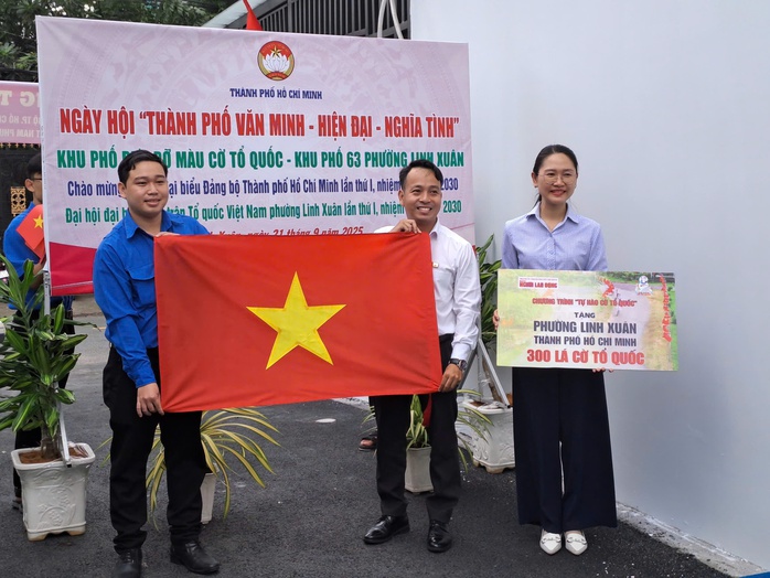 Phường Linh Xuân ra mắt "Khu phố rực rỡ màu cờ Tổ quốc" - Ảnh 6.