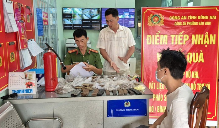 Một người dân ở Đồng Nai giao nộp gần 1.400 viên đạn- Ảnh 1.