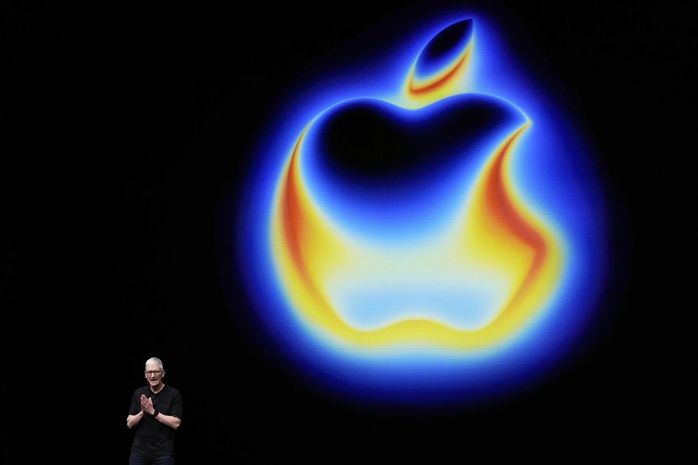 CEO Apple Tim Cook nói lý do tăng giá iPhone 17 - Ảnh 1.