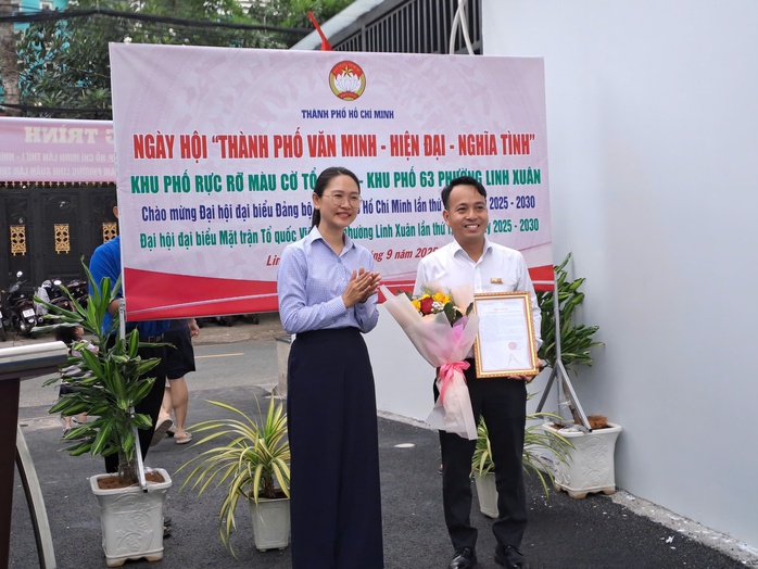 Phường Linh Xuân ra mắt "Khu phố rực rỡ màu cờ Tổ quốc" - Ảnh 7.