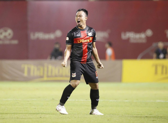 Hoàng Đức tỏa sáng, Ninh Bình FC thắng đẹp nhà vô địch V-League - Ảnh 4.