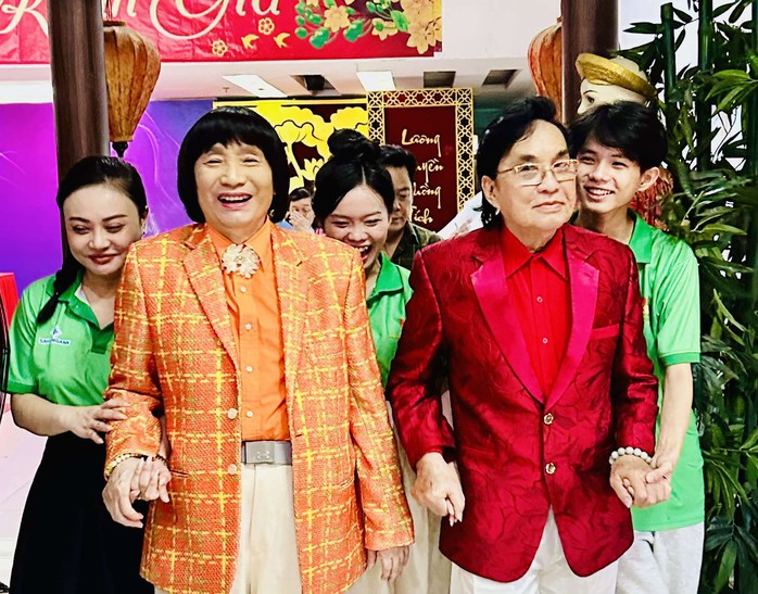 Minh Vương, Thanh Tuấn trút hết nỗi niềm với 3 thí sinh chung kết xếp hạng "Chuông vàng vọng cổ"- Ảnh 1.