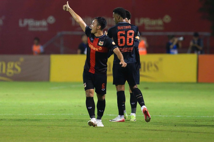 Hoàng Đức tỏa sáng, Ninh Bình FC thắng đẹp nhà vô địch V-League - Ảnh 3.