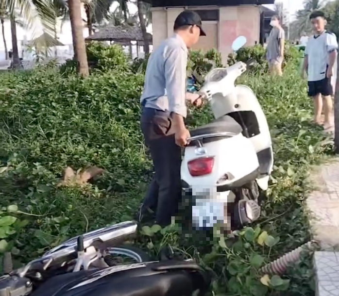 Ban Quản lý phản hồi vụ clip bảo vệ dắt xe máy xuống bãi cát Đà Nẵng - Ảnh 1. Ban Quản lý phản hồi vụ clip bảo vệ dắt xe máy xuống bãi cát Đà Nẵng - Ảnh 1.