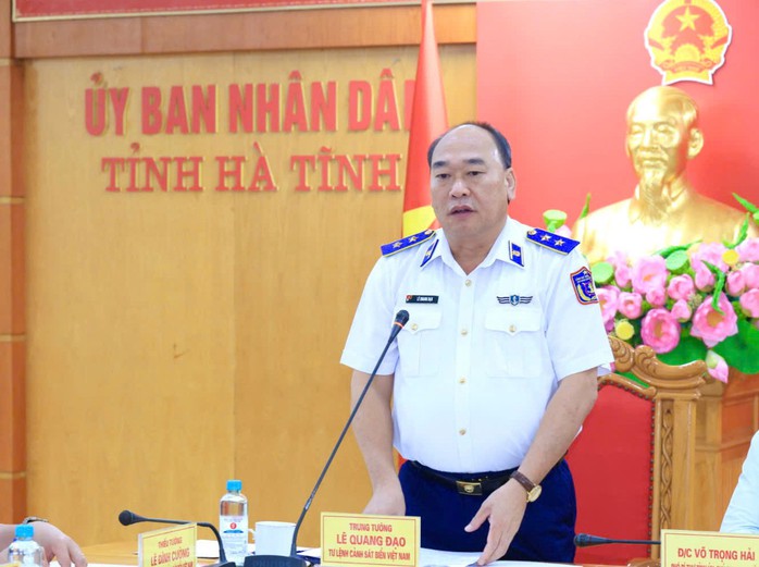 - Ảnh 1. Trung tướng Lê Quang Đạo trong một chuyến công tác tại tỉnh Hà Tĩnh. Ảnh: Cảnh sát biển Việt Nam- Ảnh 1.