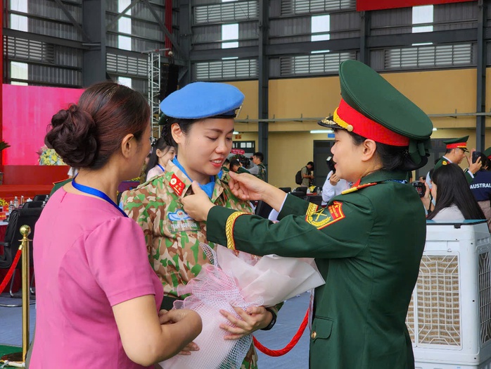 Hạnh phúc của gia đình, vinh quang của Tổ quốc trong màu áo mũ nồi xanh- Ảnh 3.
