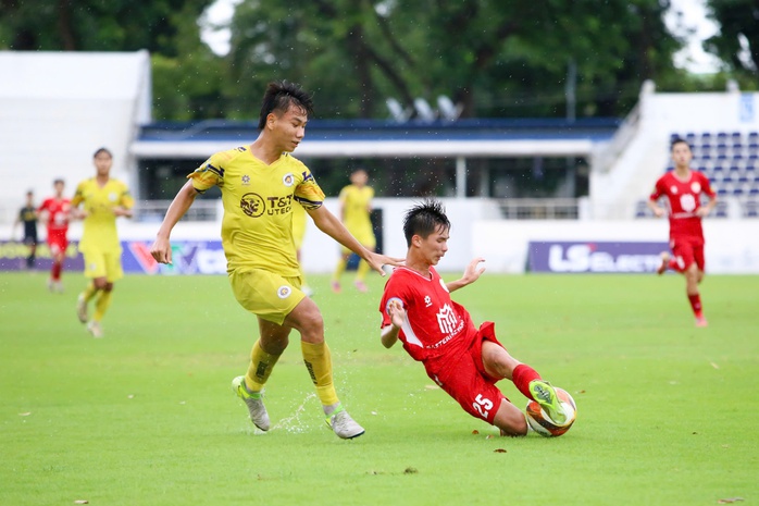 U17 quốc gia: Xác định 2 cặp bán kết - Ảnh 1.