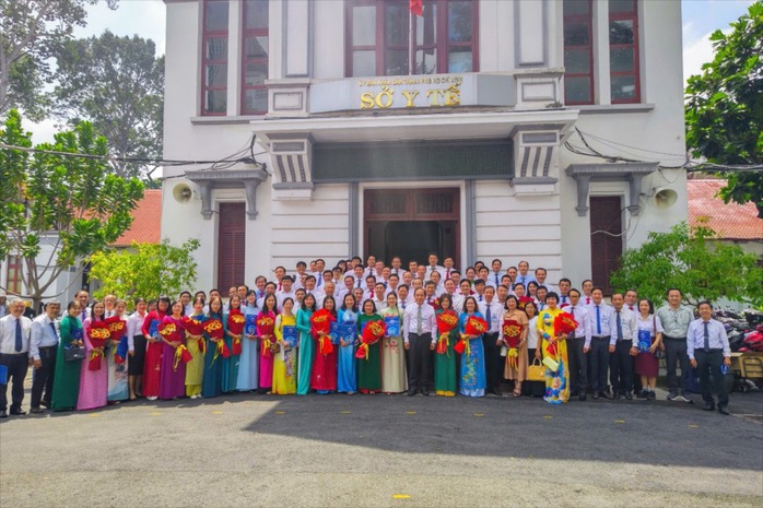 Sở Y tế TP HCM trao quyết định bổ nhiệm lãnh đạo 38 trung tâm y tế khu vực - Ảnh 1. Sở Y tế TP HCM trao quyết định bổ nhiệm lãnh đạo 38 trung tâm y tế khu vực - Ảnh 1.