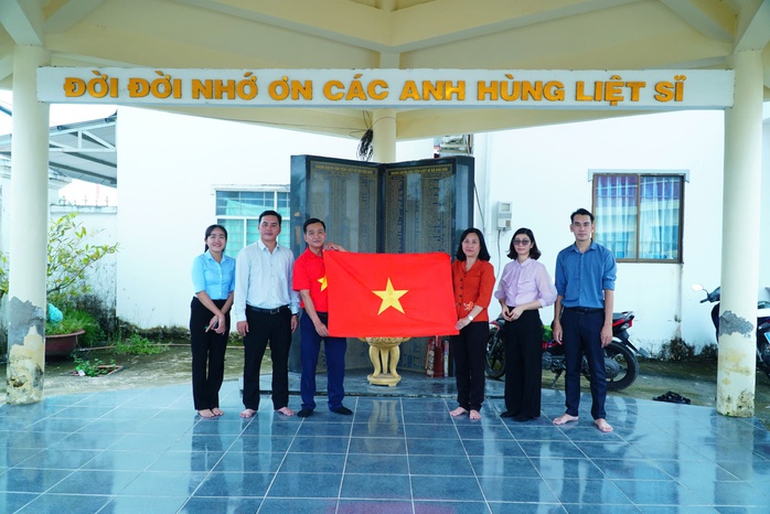 CLIP: Khánh thành tuyến "Đường cờ Tổ quốc" tại xã anh hùng ở Cần Thơ- Ảnh 5.