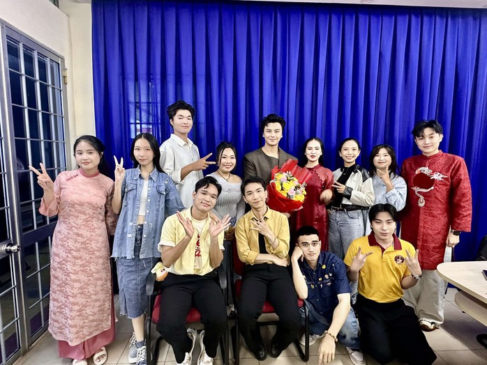 NSƯT Võ Minh Lâm mang hơi thở cải lương đến với "Sân khấu học đường" - Ảnh 2.