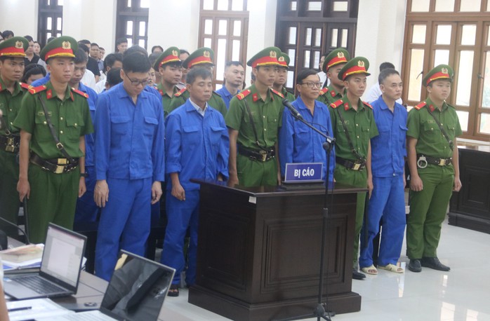 Xét xử 2 cựu giám đốc Điện lực Bình Thuận trong vụ án liên quan Tập đoàn Tuấn Ân- Ảnh 1.
