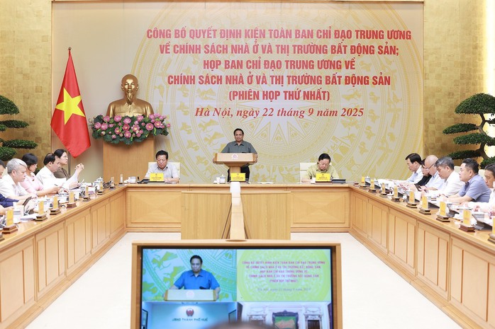 Thủ tướng: Phải trả lời vì sao giá nhà chung cư cao mãi? - Ảnh 1.